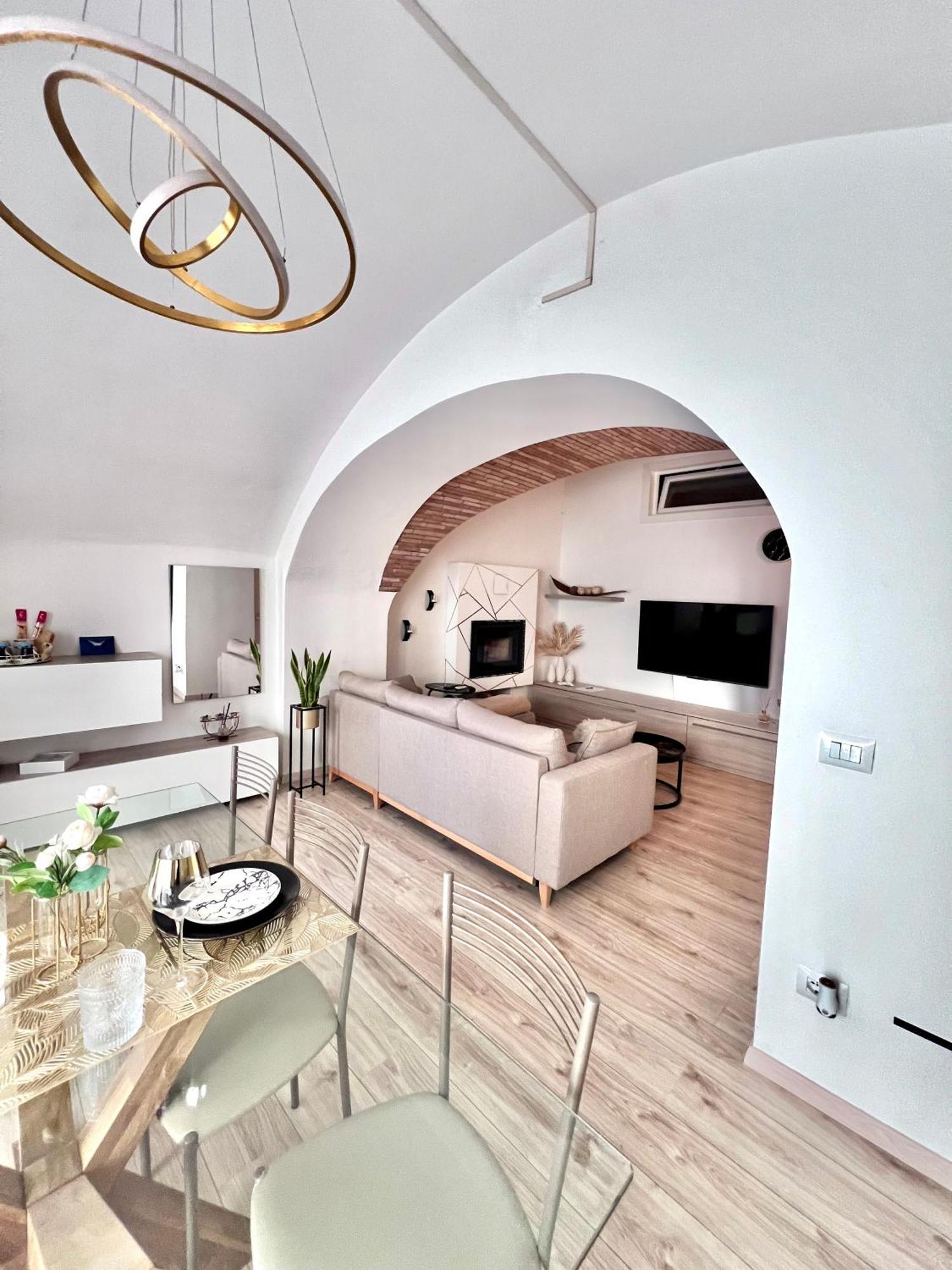Castro  L'Arco Sul Lago • Gold Apartment מראה חיצוני תמונה